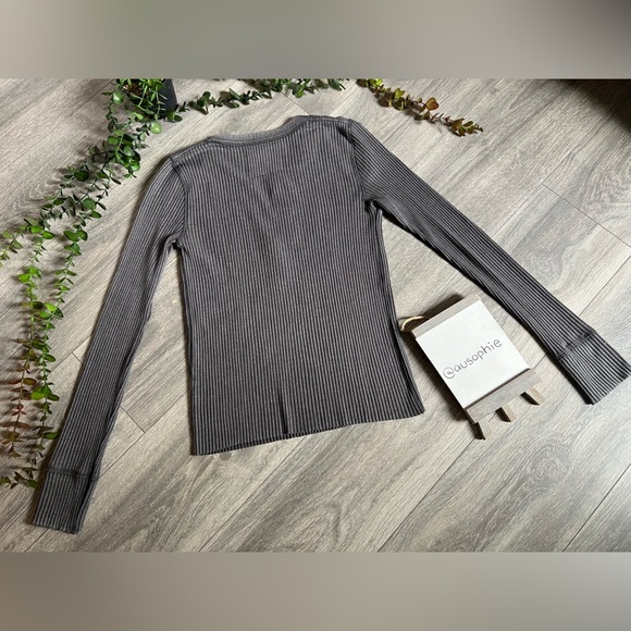 Aerie Fireside Long Sleeve Henley Ribbed T-Shirt in Smoked Gray. Size S - Picture 6 of 10